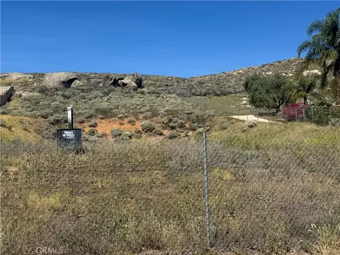 3829 Scenic Dr, Riverside, CA 92509