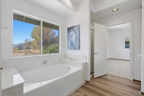Bath - 16262 Oak Spgs, Ramona, CA 92065 photo 3 of 5
