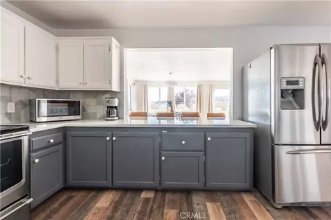 Kitchen - 55780 Tracy Blvd, Yucca Valley, CA 92284 photo 3 of 4