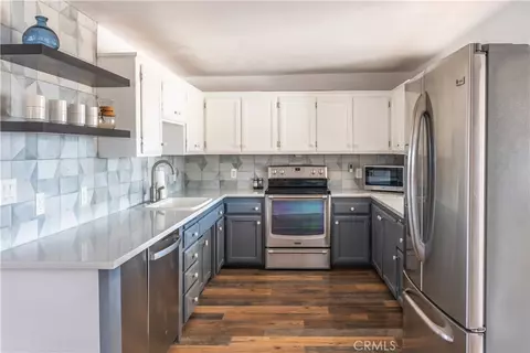 Kitchen - 55780 Tracy Blvd, Yucca Valley, CA 92284 photo 2 of 4