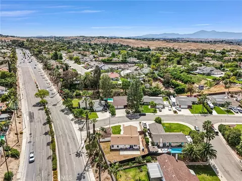 View/Area - 2111 Whitestone Dr, Riverside, CA 92506 photo 3 of 18