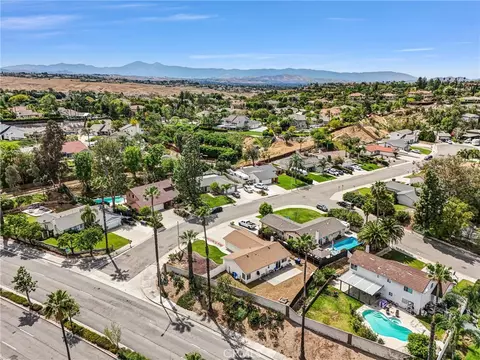 View/Area - 2111 Whitestone Dr, Riverside, CA 92506 photo 7 of 18