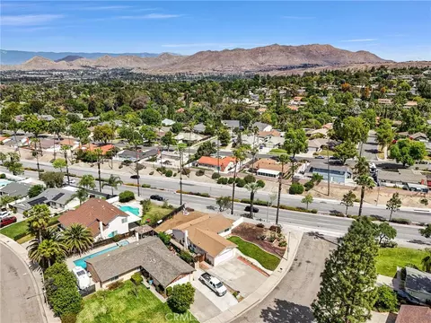 View/Area - 2111 Whitestone Dr, Riverside, CA 92506 photo 9 of 18
