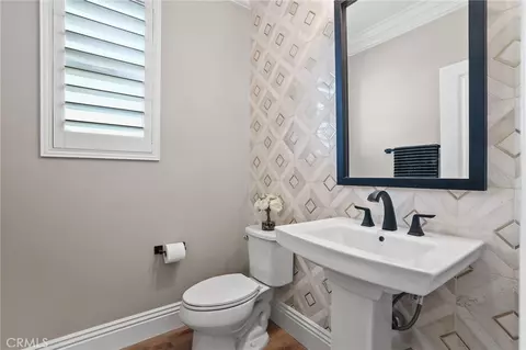 Bath - 13430 Pointer Ct, Riverside, CA 92503 photo 1 of 8