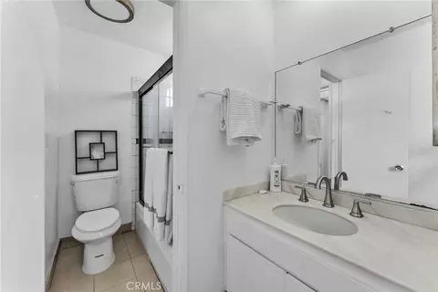 Bath - 332 N 5th St, Burbank, CA 91501 photo 2 of 2