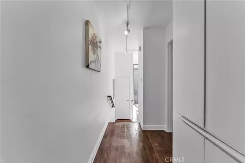 Entry Way - 332 N 5th St, Burbank, CA 91501 photo 3 of 4