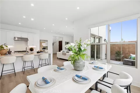 Dining - 122 Glydon, Irvine, CA 92618 photo 1 of 3