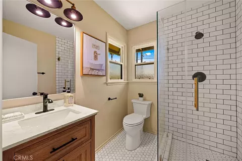 Bath - 883 E Leadora, Glendora, CA 91741 photo 1 of 3