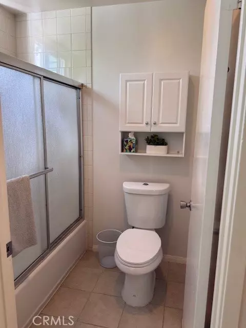 Bath - 700 E Lake Dr #52, Orange, CA 92866 photo 1 of 1