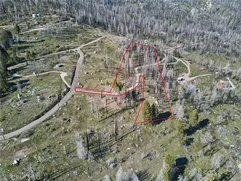 7000 Pine View Dr, Springville, CA 93265