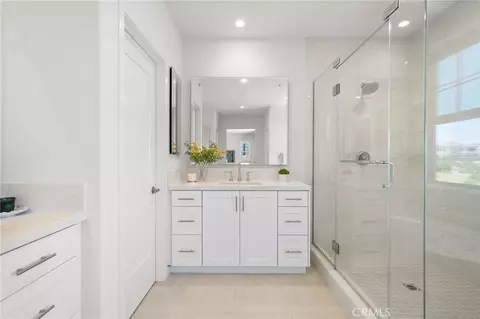 Bath - 246 Canterbury, Irvine, CA 92618 photo 2 of 5