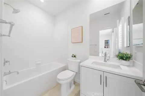 Bath - 246 Canterbury, Irvine, CA 92618 photo 4 of 5