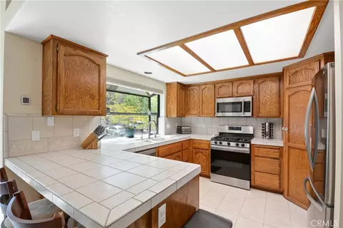 Kitchen - 1880 Blackbird Rd, Wrightwood, CA 92397 photo 1 of 2