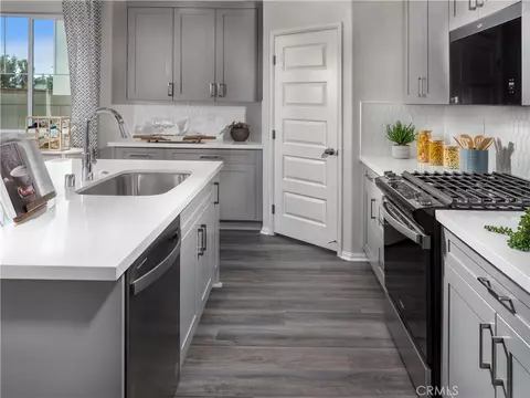 Kitchen - 28225 Via Somantano, Temecula, CA 92591 photo 2 of 2