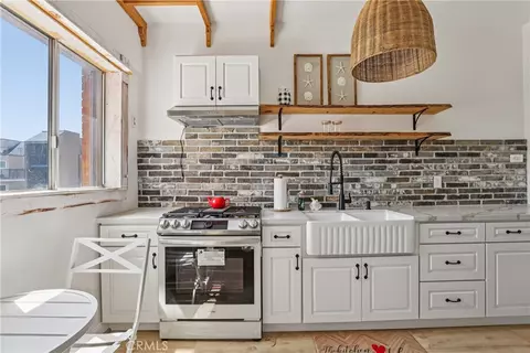 Kitchen - 1030 E Ocean Blvd #401, Long Beach, CA 90802 photo 2 of 3