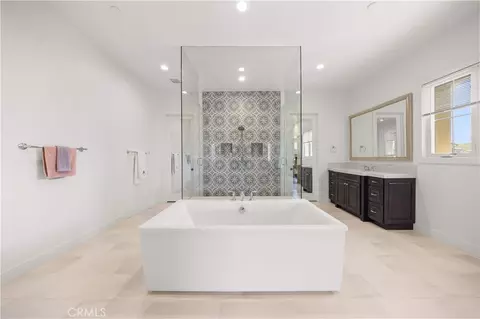 Bath - 92 Interstellar, Irvine, CA 92618 photo 4 of 4