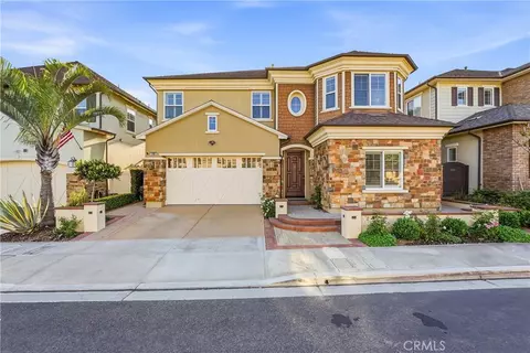 17491 Oakbluffs Ln, Huntington Beach, CA 92649
