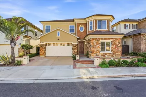 17491 Oakbluffs Ln, Huntington Beach, CA 92649