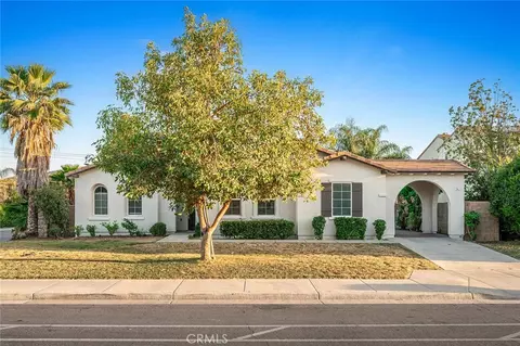 Exterior - 239 Monument Pkwy, Perris, CA 92570 photo 2 of 10