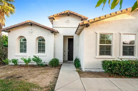 Exterior - 239 Monument Pkwy, Perris, CA 92570 photo 4 of 10