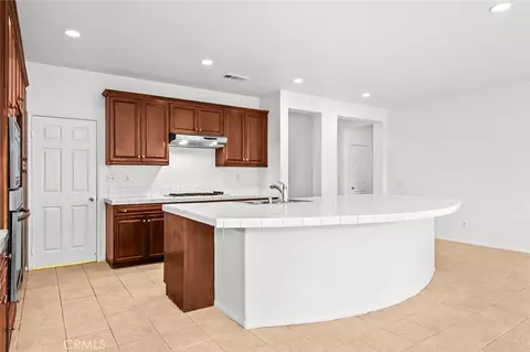 Kitchen - 239 Monument Pkwy, Perris, CA 92570 photo 2 of 4