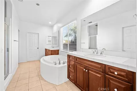 Bath - 239 Monument Pkwy, Perris, CA 92570 photo 1 of 4