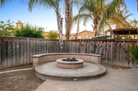 Exterior - 239 Monument Pkwy, Perris, CA 92570 photo 9 of 10