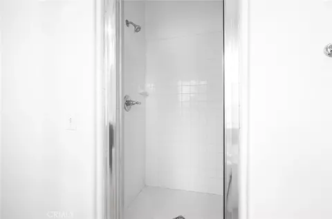 Bath - 239 Monument Pkwy, Perris, CA 92570 photo 3 of 4