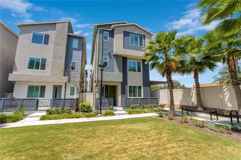 925 E 3rd, Santa Ana, CA 92701