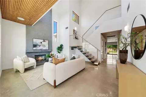12123 Iowa, Los Angeles, CA 90025