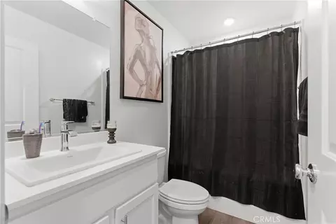 Bath - 8716 Akero, Bakersfield, CA 93307 photo 1 of 1