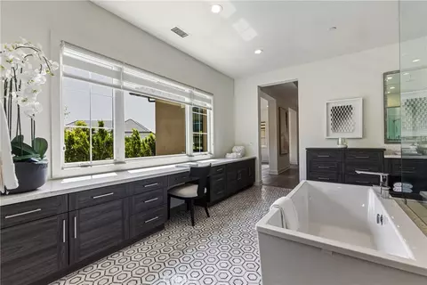 Bath - 79 Eider Run, Irvine, CA 92618 photo 3 of 6