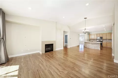 Living - 1198 Canyon Dr W, Tehachapi, CA 93561 photo 4 of 5