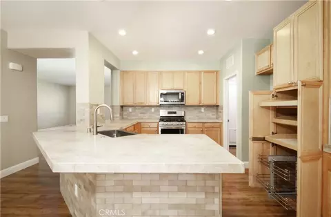 Kitchen - 1198 Canyon Dr W, Tehachapi, CA 93561 photo 3 of 4