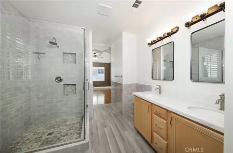 Bath - 1198 Canyon Dr W, Tehachapi, CA 93561 photo 3 of 4