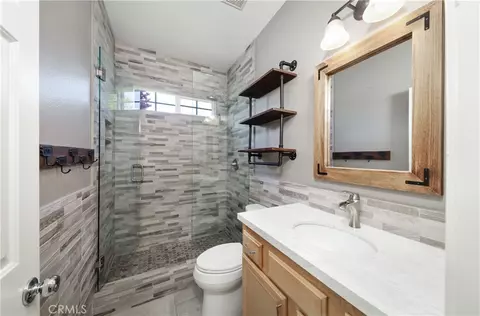 Bath - 1198 Canyon Dr W, Tehachapi, CA 93561 photo 4 of 4