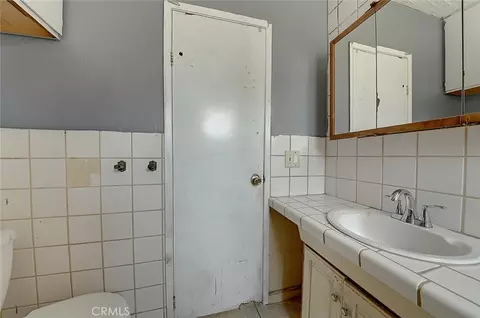 Bath - 351 West St, Upland, CA 91786 photo 3 of 3