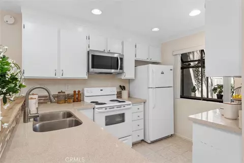 Kitchen - 204 Pineview, Irvine, CA 92620 photo 2 of 4