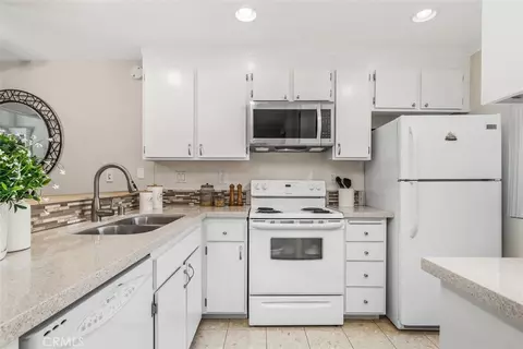 Kitchen - 204 Pineview, Irvine, CA 92620 photo 3 of 4