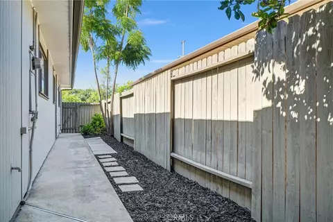 Exterior - 610 E Briardale, Orange, CA 92865 photo 6 of 10