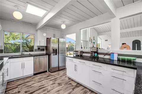 Kitchen - 610 E Briardale, Orange, CA 92865 photo 2 of 4