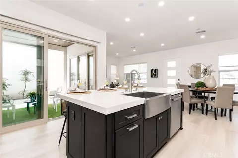 Kitchen - 168 Scale, Irvine, CA 92618 photo 4 of 6