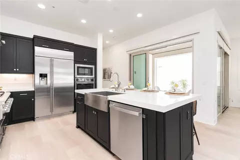 Kitchen - 168 Scale, Irvine, CA 92618 photo 3 of 6
