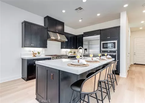 Kitchen - 168 Scale, Irvine, CA 92618 photo 2 of 6