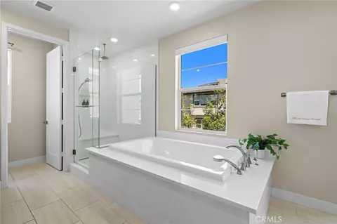 Bath - 77 Pelican, Irvine, CA 92618 photo 8 of 9