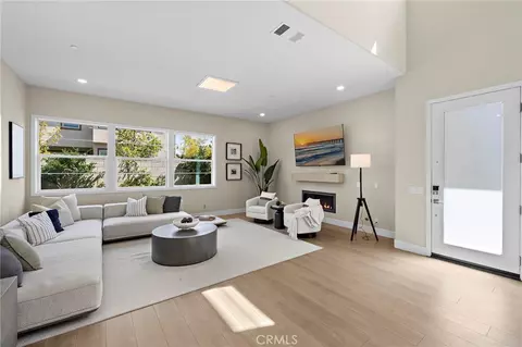 Living - 77 Pelican, Irvine, CA 92618 photo 3 of 6