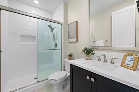 Bath - 77 Pelican, Irvine, CA 92618 photo 3 of 9