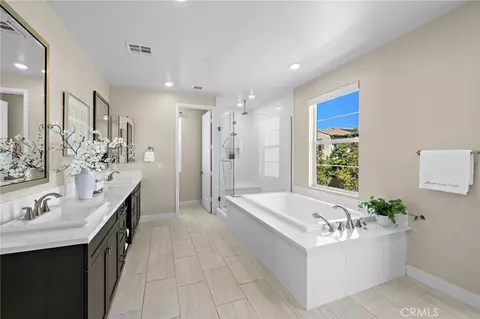 Bath - 77 Pelican, Irvine, CA 92618 photo 7 of 9