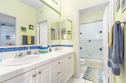Bath - 36 Walnut Crk, Irvine, CA 92602 photo 5 of 6