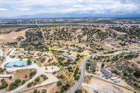 View/Area - 6861 Oak Hill Rd, Oak Hills, CA 92344 photo 6 of 7